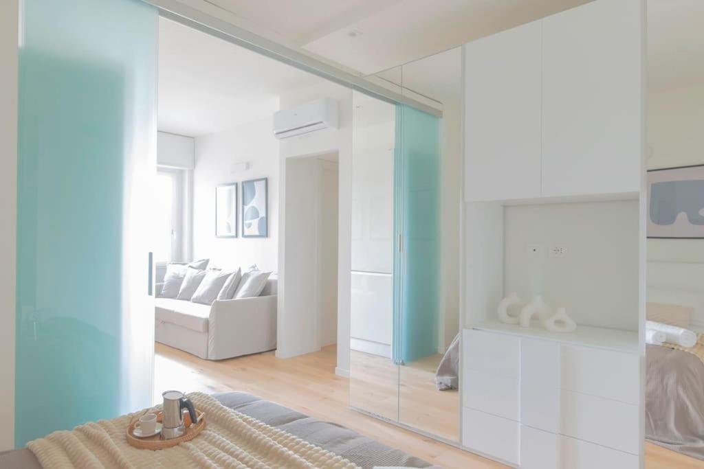 Modern & Stylish Near Isola & Central Station Milan Bagian luar foto