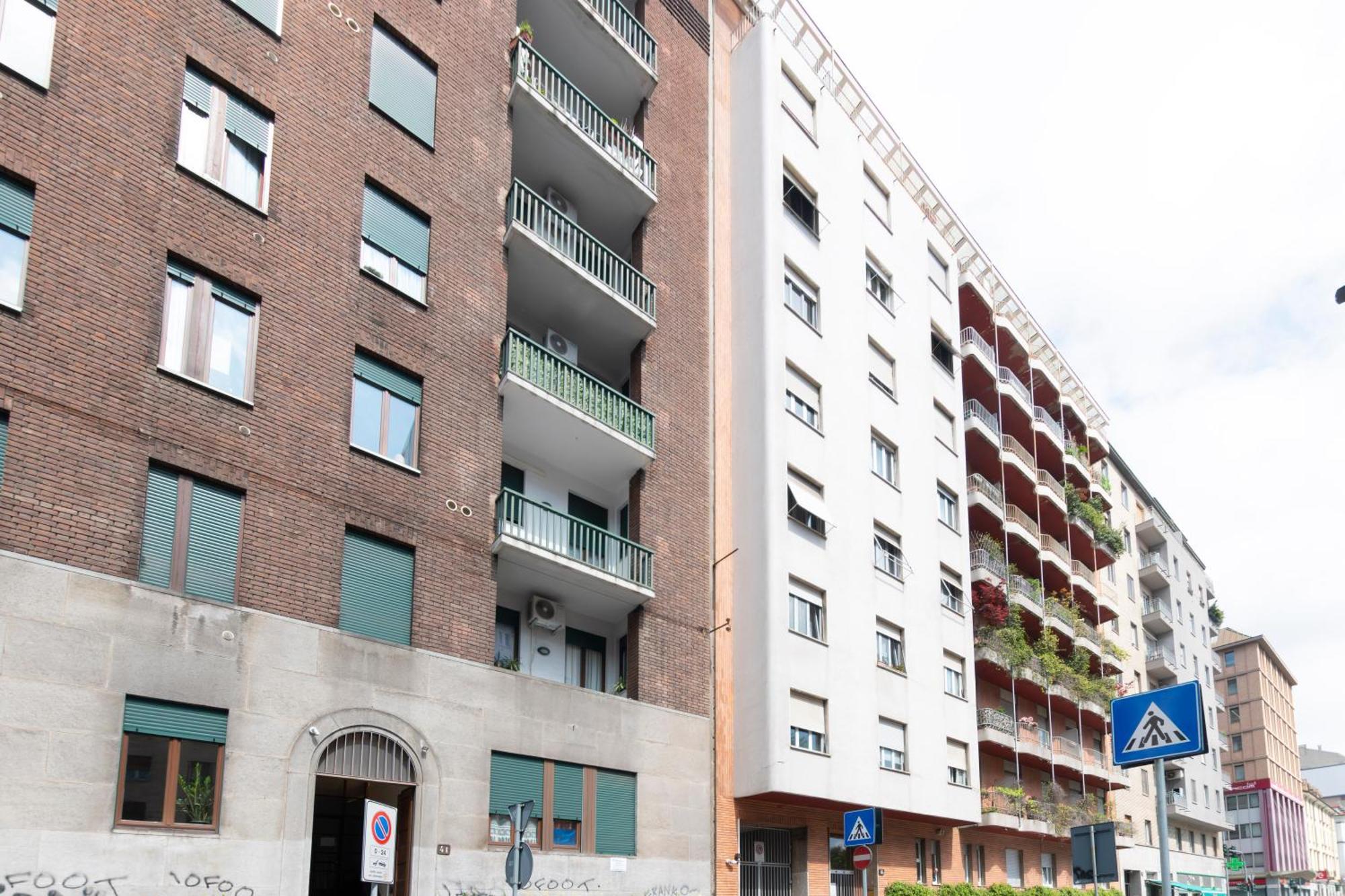 Modern & Stylish Near Isola & Central Station Milan Bagian luar foto