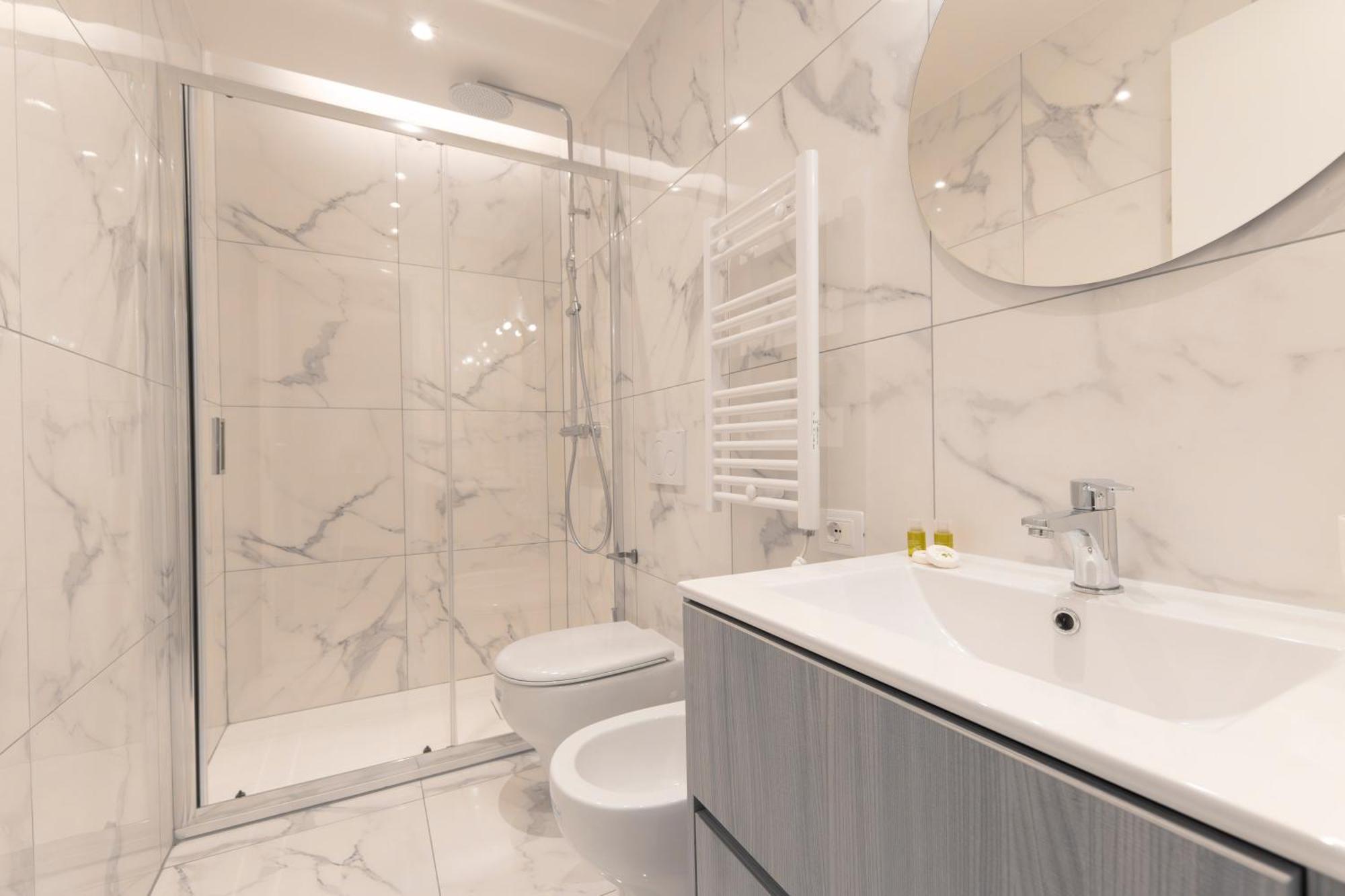 Modern & Stylish Near Isola & Central Station Milan Bagian luar foto